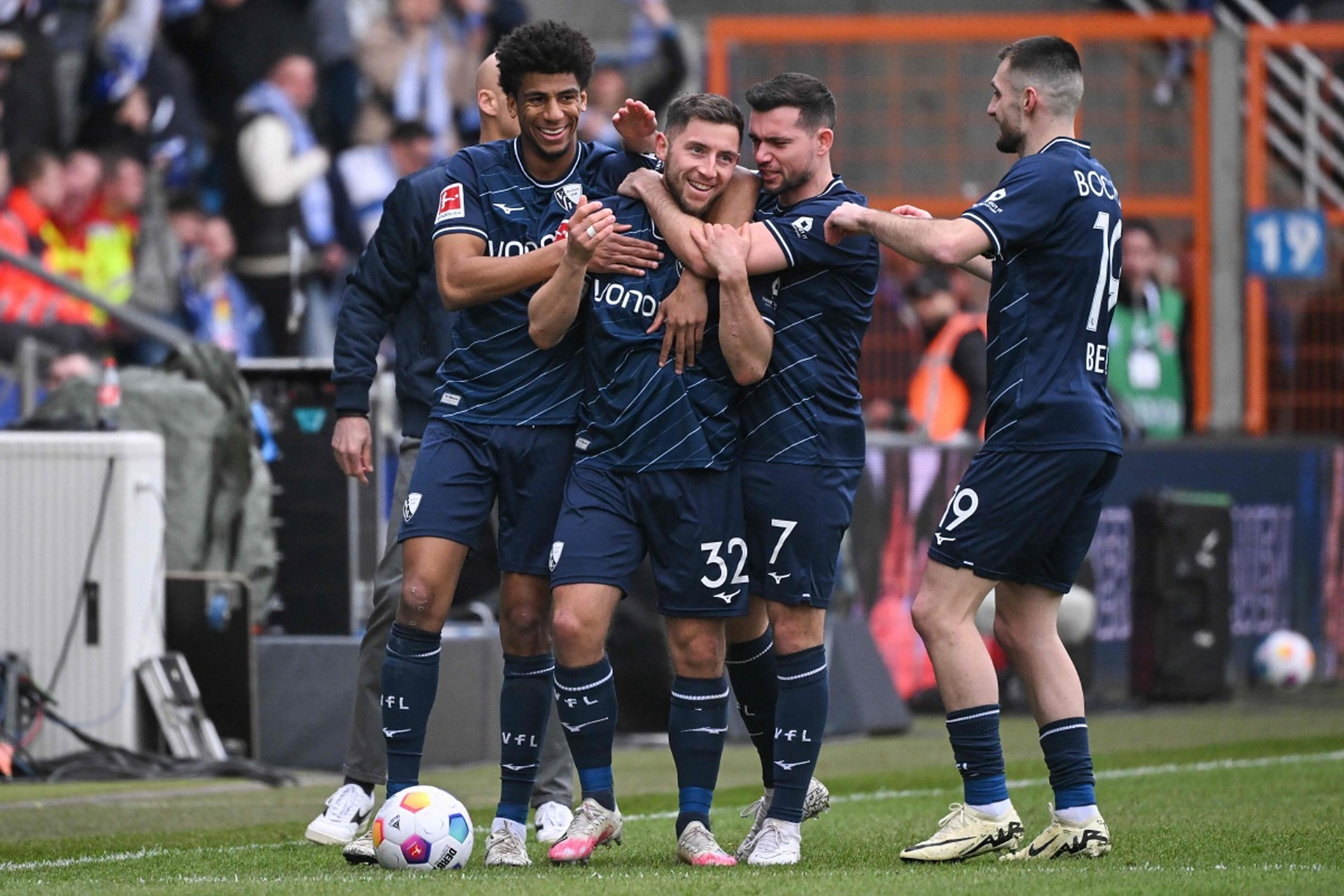 波鸿对阵法兰克福,引发足球迷热议了吗